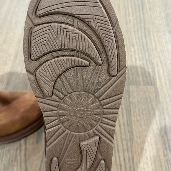 Ugg Becket Suede Boot - Picture 6 of 6